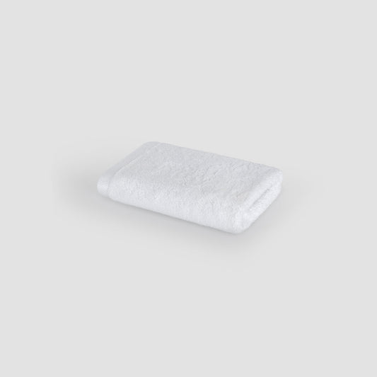 Toalha de rosto branco em bambu da Momo Cotton – macia, absorvente, seca rápido e sustentável