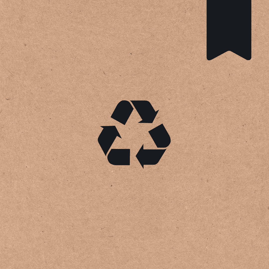 Símbolo de reciclagem em cartão kraft, representando sustentabilidade do bambu